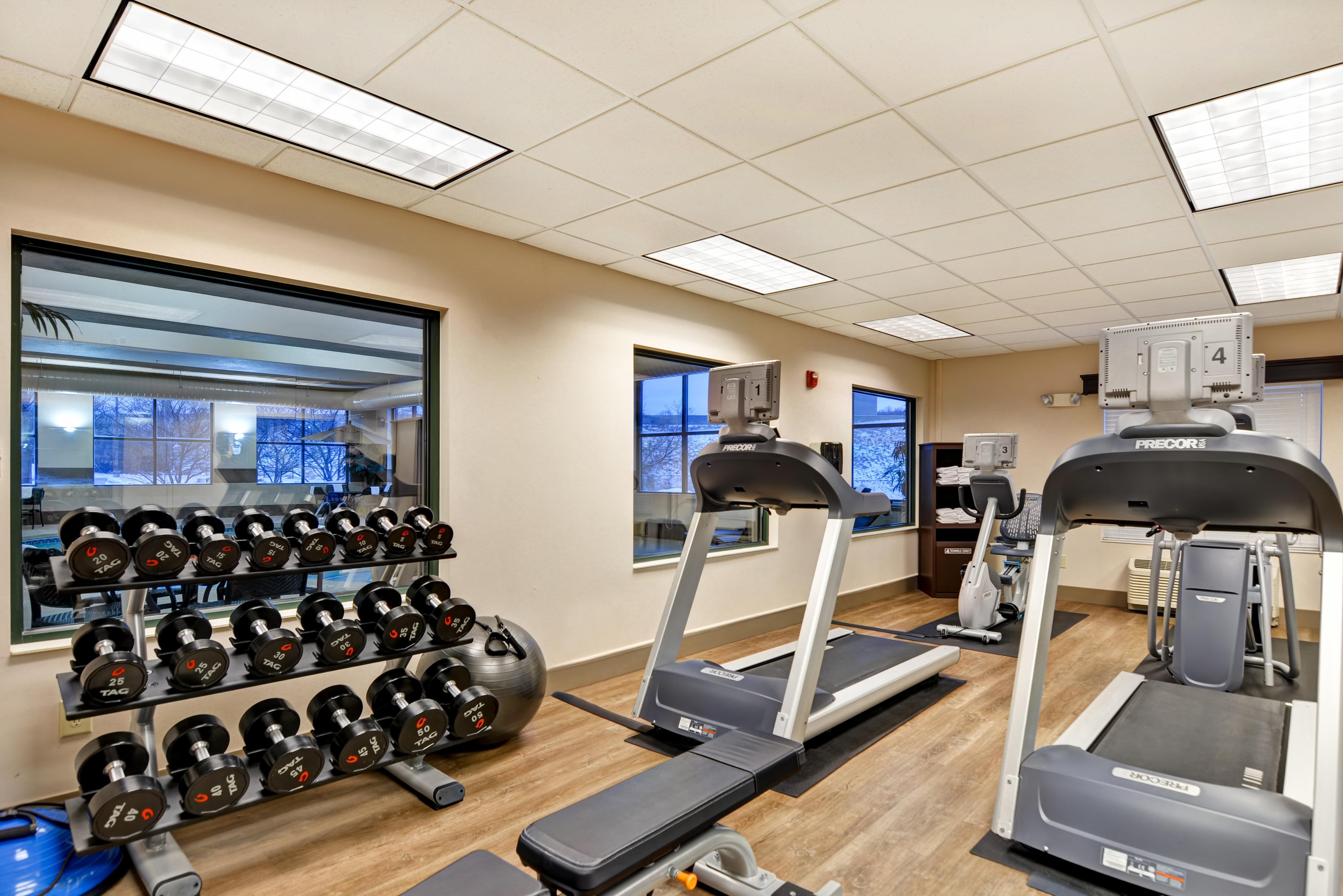Holiday Inn Express Hotel & Suites Milwaukee-New Berlin By Ihg Ngoại thất bức ảnh