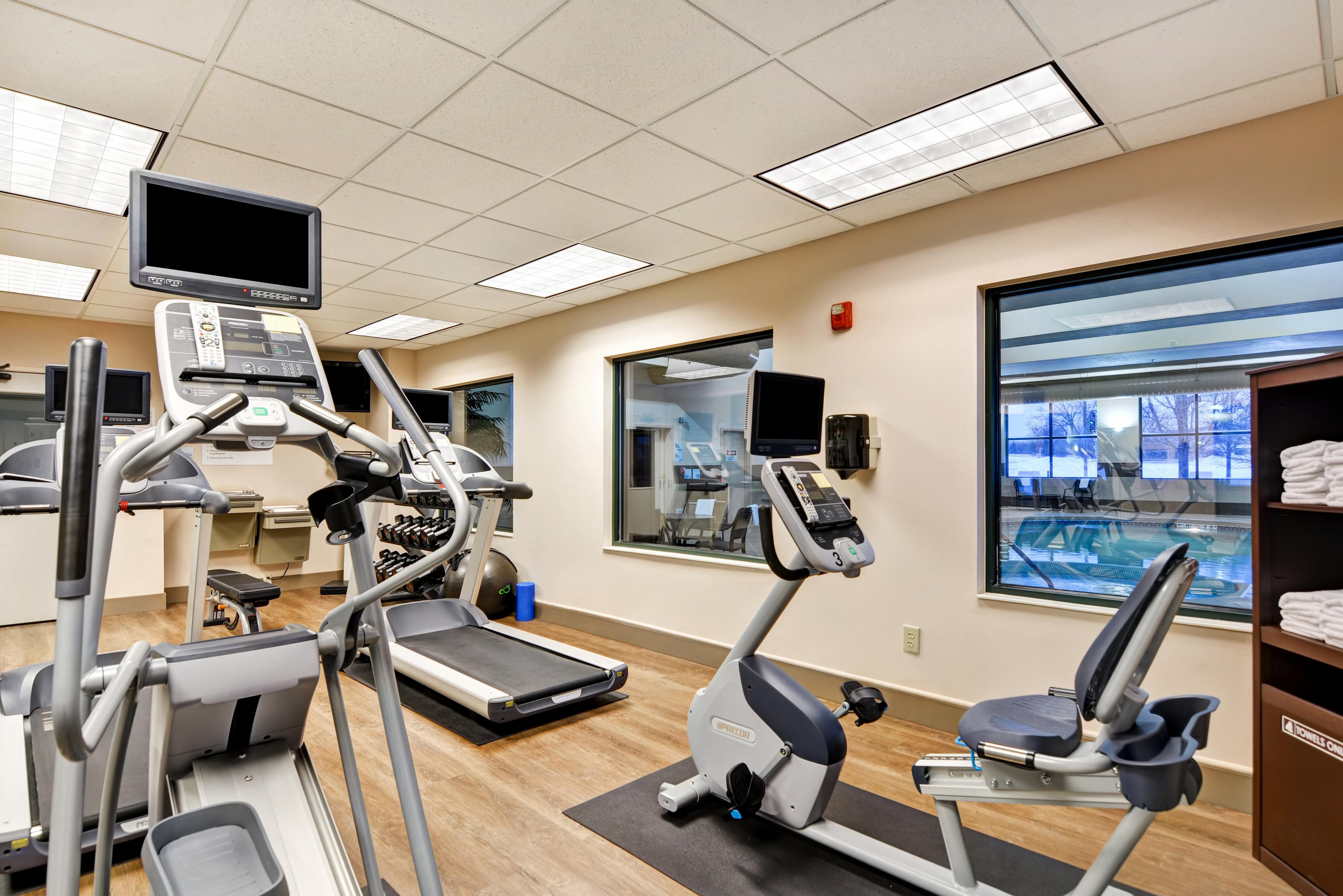 Holiday Inn Express Hotel & Suites Milwaukee-New Berlin By Ihg Ngoại thất bức ảnh