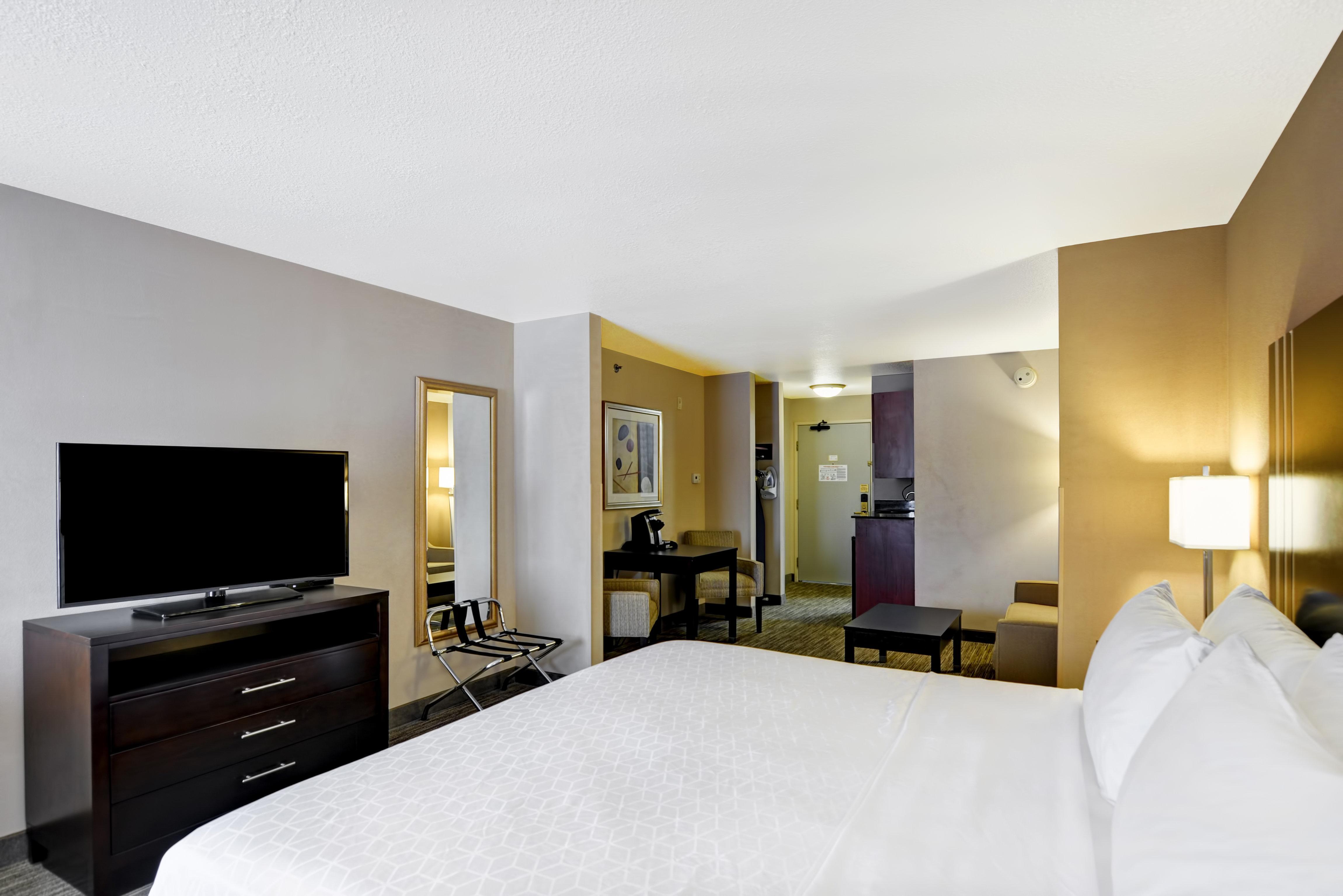 Holiday Inn Express Hotel & Suites Milwaukee-New Berlin By Ihg Ngoại thất bức ảnh