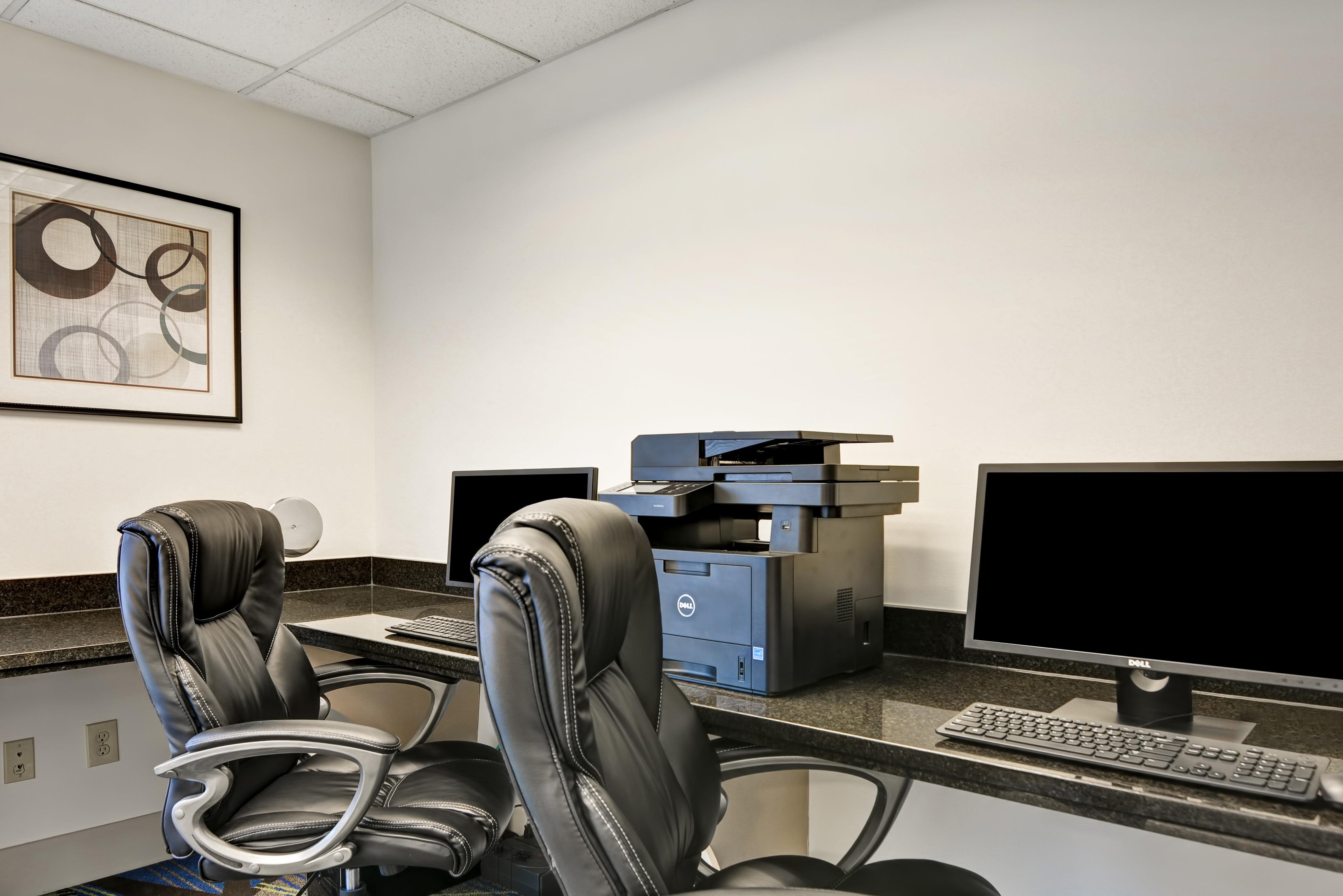 Holiday Inn Express Hotel & Suites Milwaukee-New Berlin By Ihg Ngoại thất bức ảnh