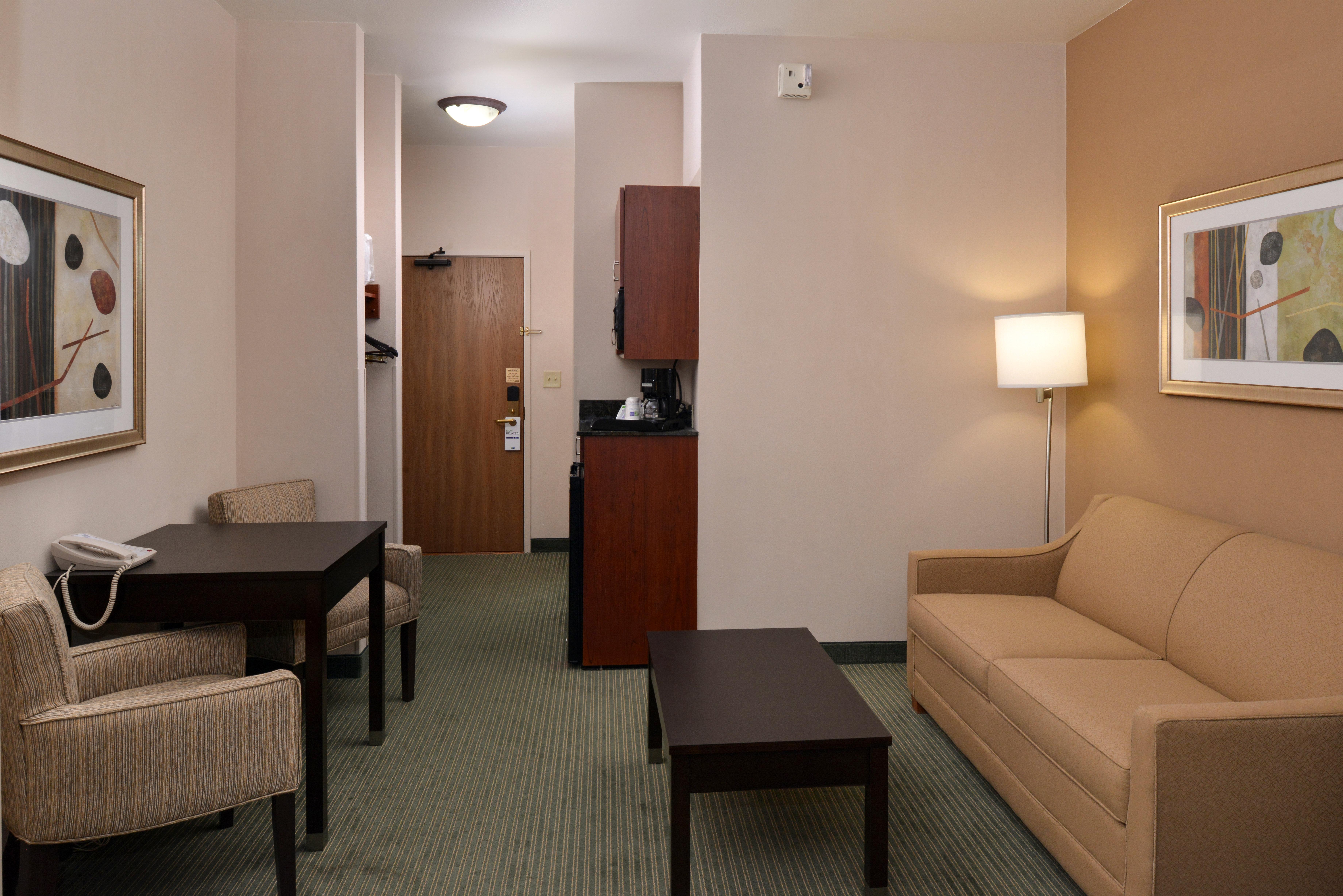 Holiday Inn Express Hotel & Suites Milwaukee-New Berlin By Ihg Ngoại thất bức ảnh