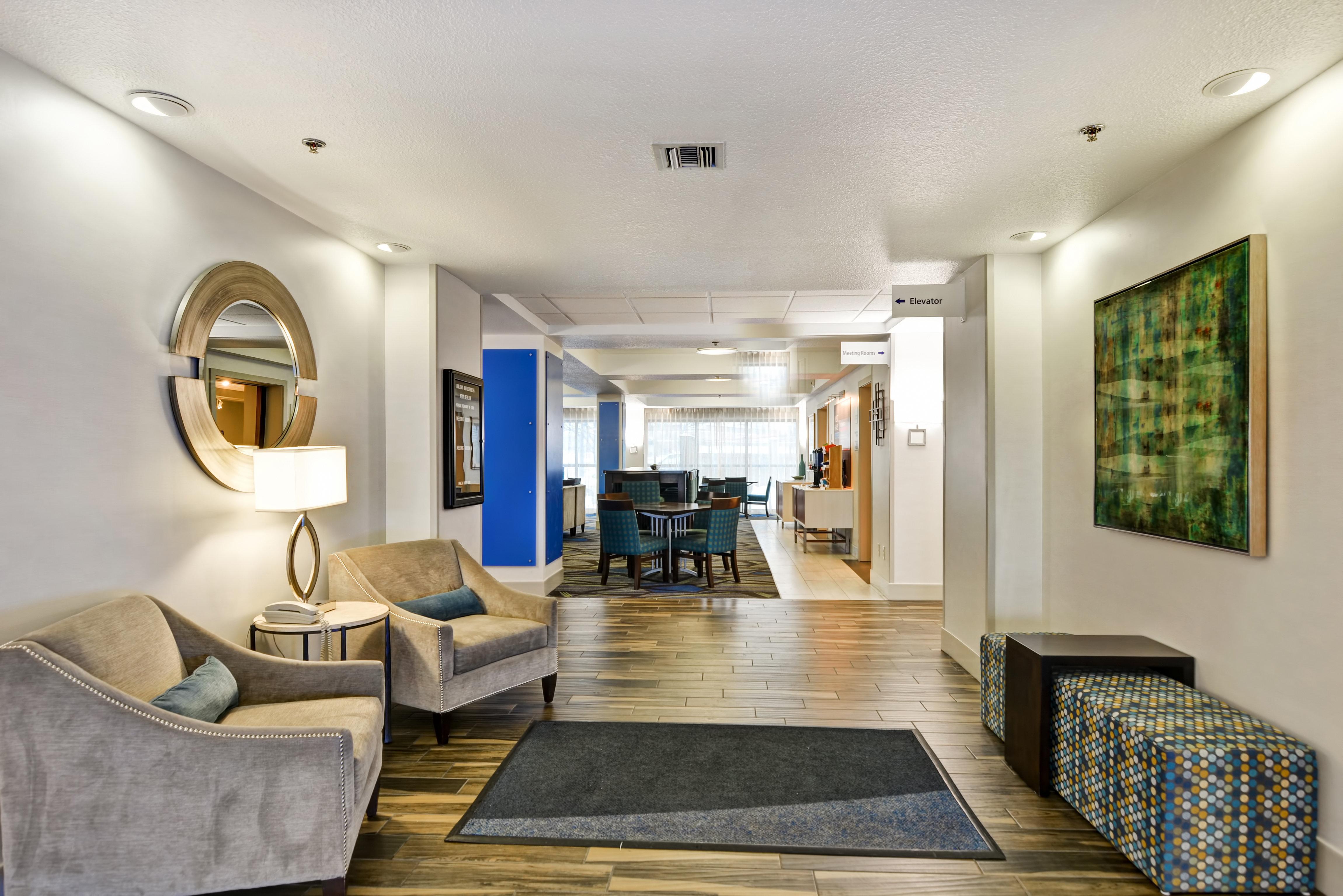 Holiday Inn Express Hotel & Suites Milwaukee-New Berlin By Ihg Ngoại thất bức ảnh