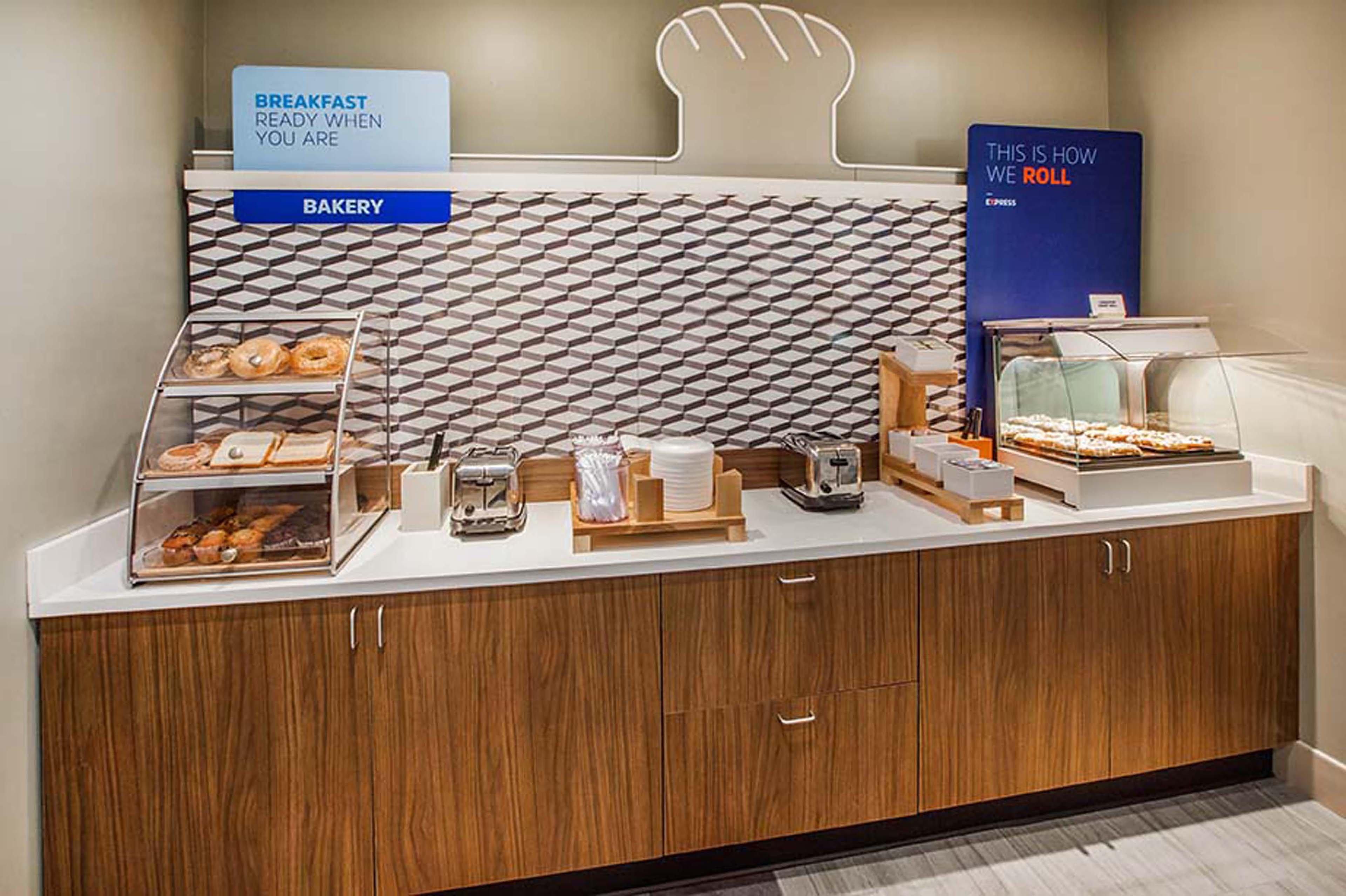 Holiday Inn Express Hotel & Suites Milwaukee-New Berlin By Ihg Ngoại thất bức ảnh