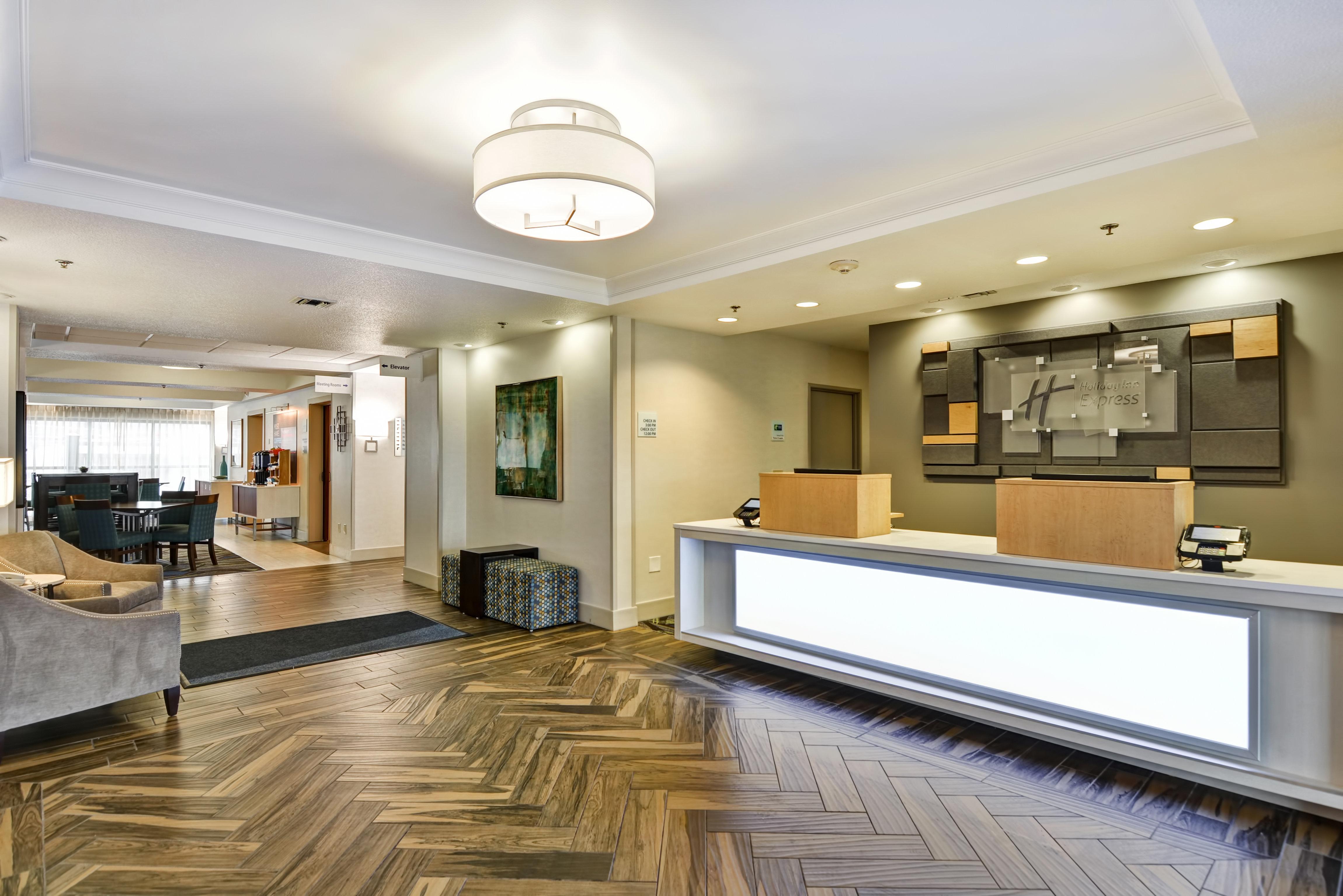 Holiday Inn Express Hotel & Suites Milwaukee-New Berlin By Ihg Ngoại thất bức ảnh