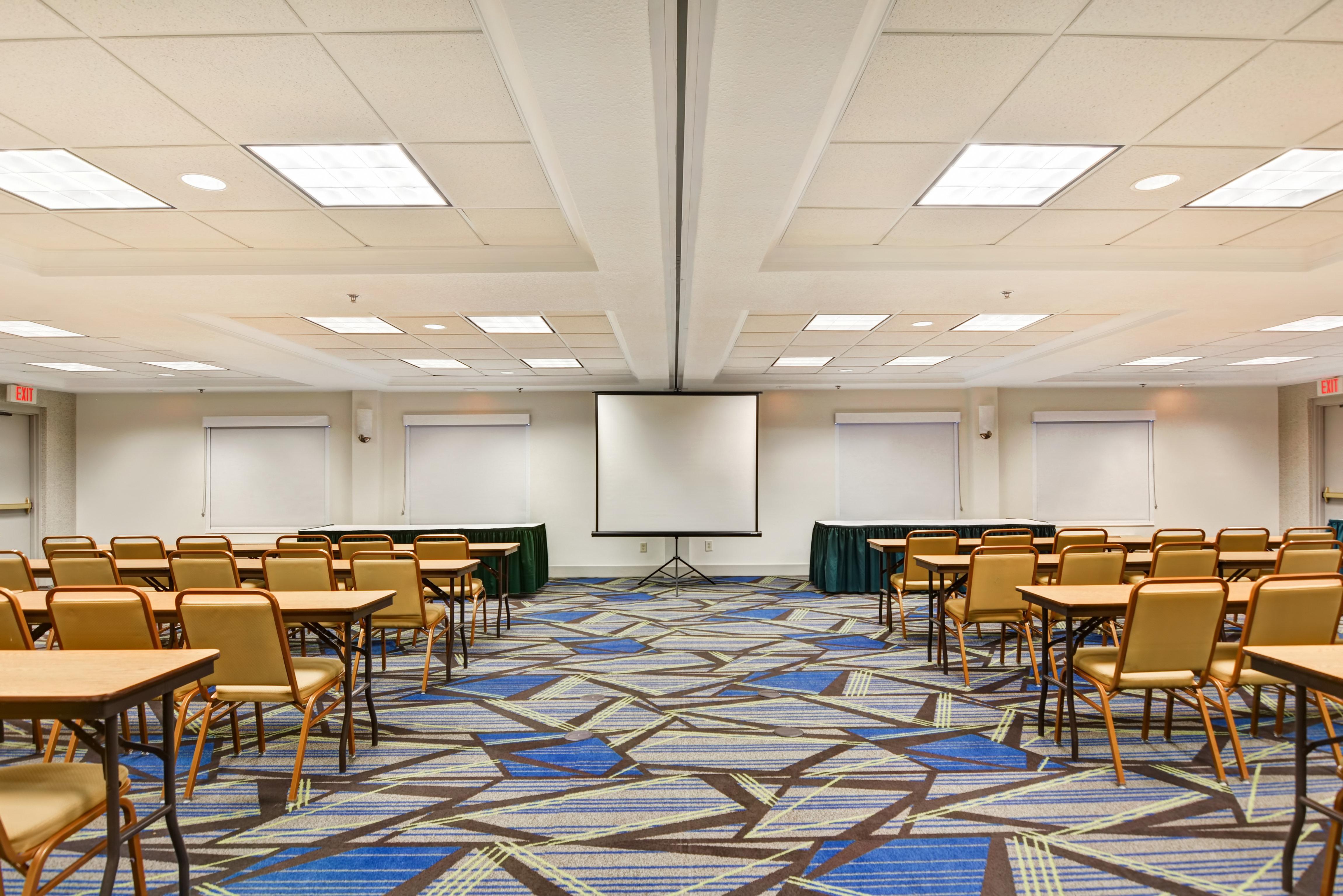 Holiday Inn Express Hotel & Suites Milwaukee-New Berlin By Ihg Ngoại thất bức ảnh
