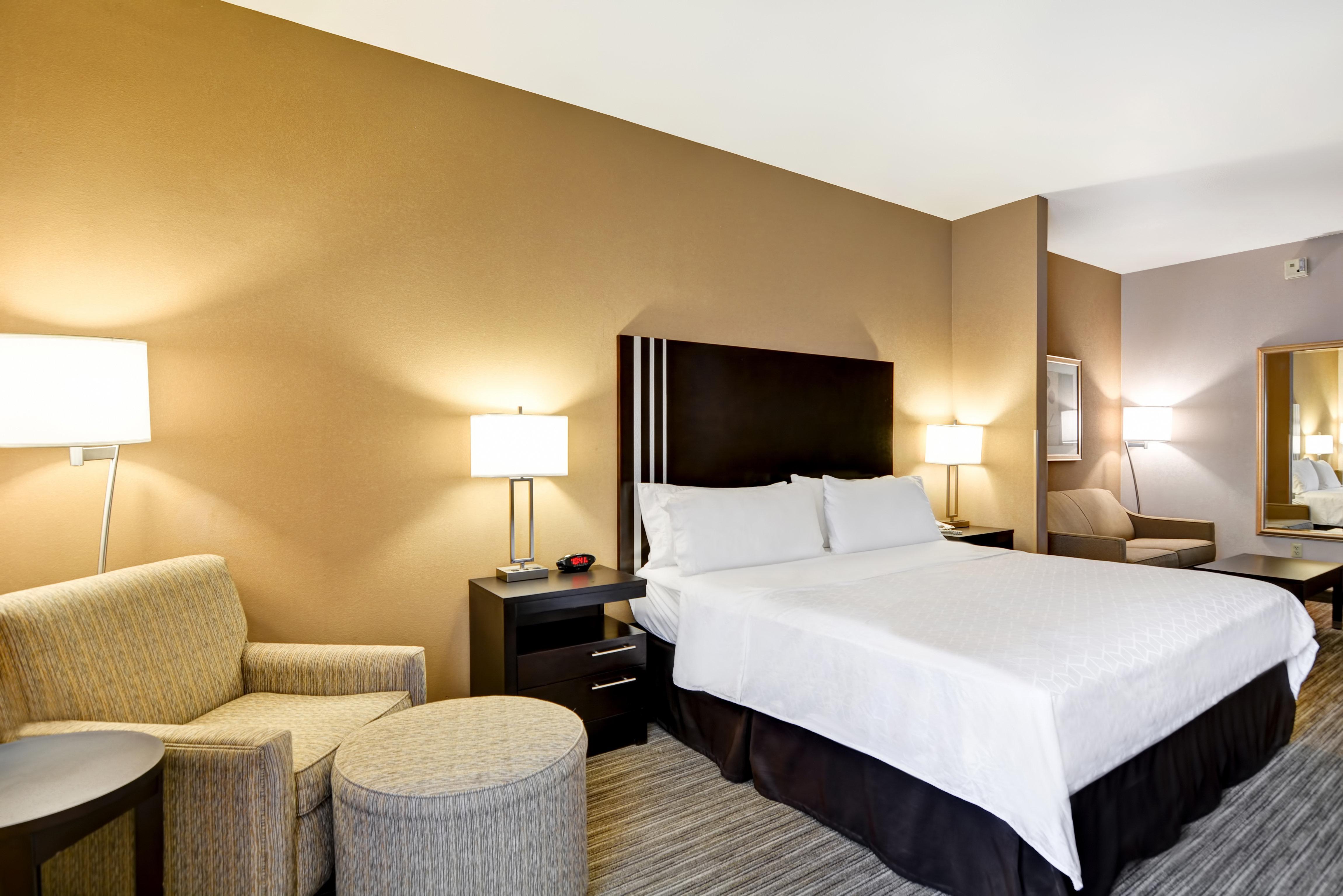 Holiday Inn Express Hotel & Suites Milwaukee-New Berlin By Ihg Ngoại thất bức ảnh