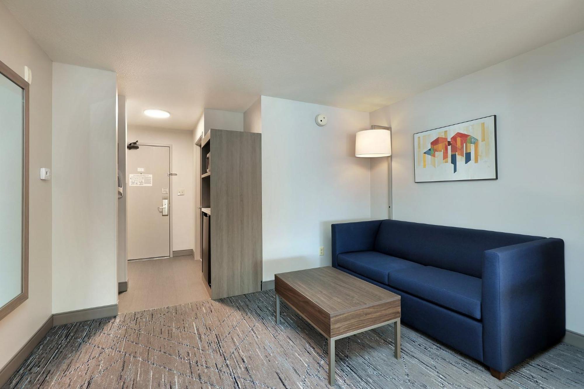 Holiday Inn Express Hotel & Suites Milwaukee-New Berlin By Ihg Ngoại thất bức ảnh