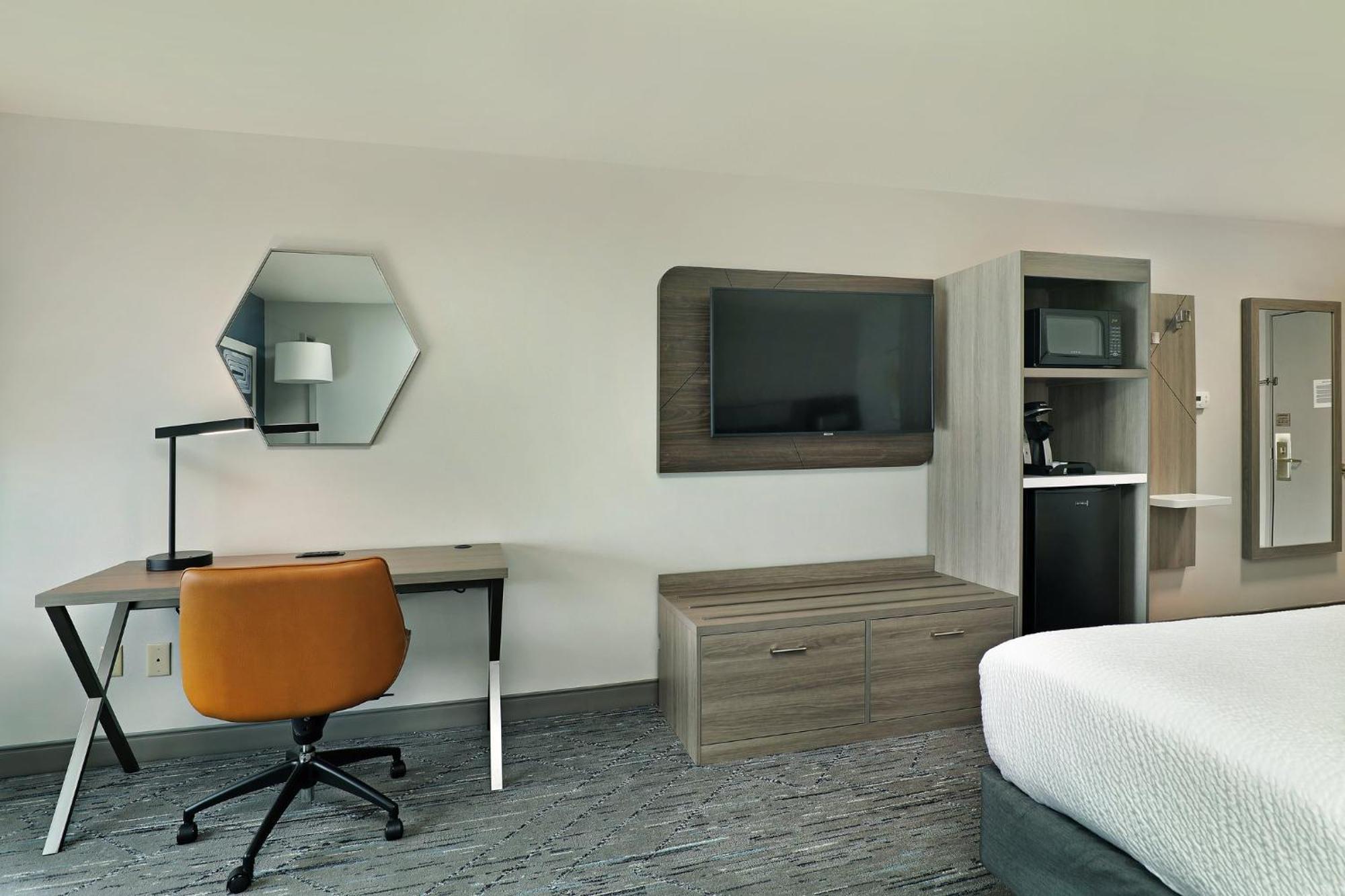 Holiday Inn Express Hotel & Suites Milwaukee-New Berlin By Ihg Ngoại thất bức ảnh