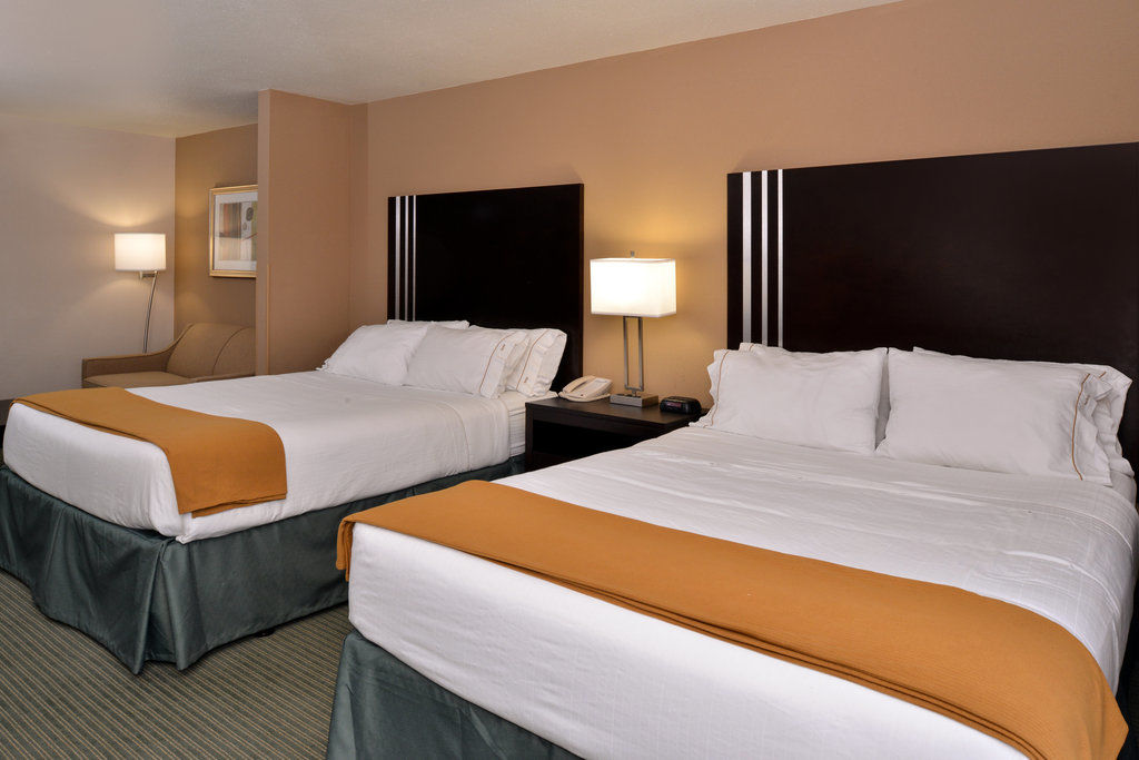 Holiday Inn Express Hotel & Suites Milwaukee-New Berlin By Ihg Ngoại thất bức ảnh