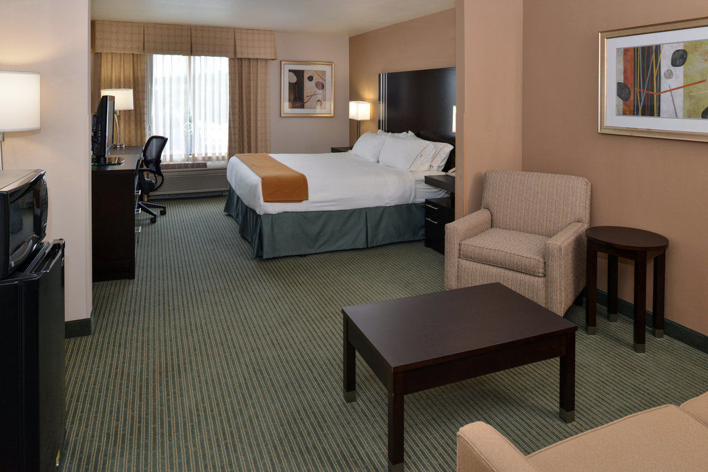 Holiday Inn Express Hotel & Suites Milwaukee-New Berlin By Ihg Ngoại thất bức ảnh